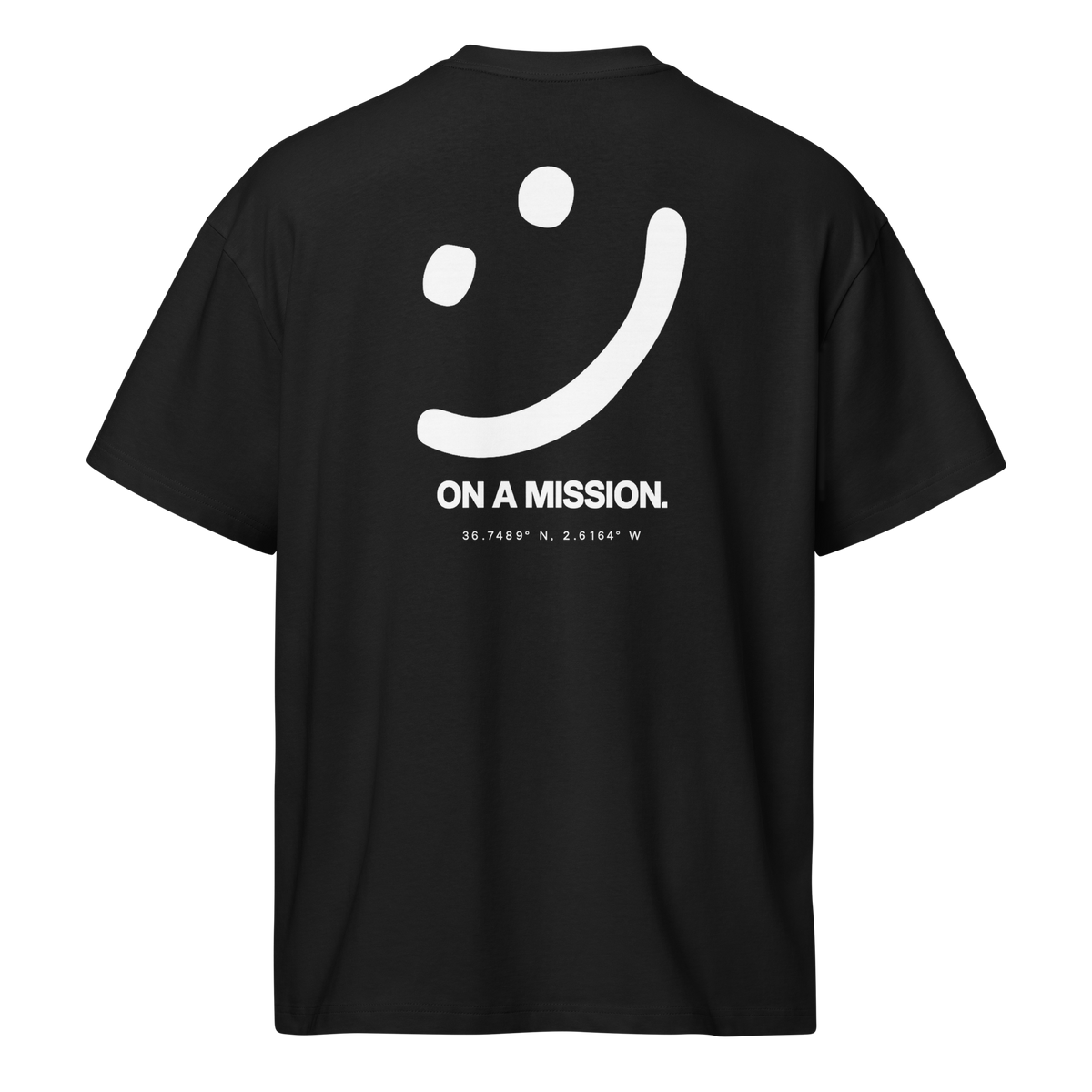 Camiseta boxy ON A MISSION negra, vista trasera