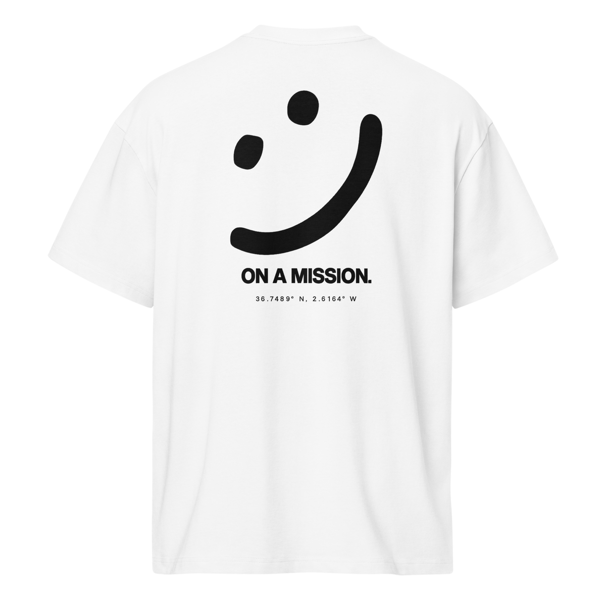 Camiseta boxy ON A MISSION blanca, vista trasera